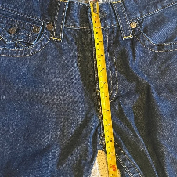 True religion billy bootcut in a 33. Perfect for petite shorter gals out there! - Picture 10 of 11
